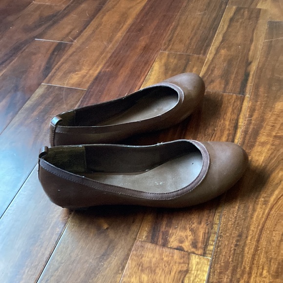 Small Heel Brown Shoes - Picture 3 of 4